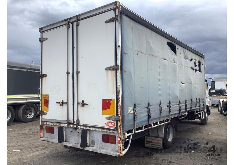 caption 2005 Hino FD1J Curtainsider