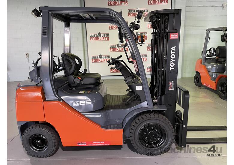caption 2015 TOYOTA 32-8FG25 4500-FSV 3 STGAE CONTAINER ENTRY
