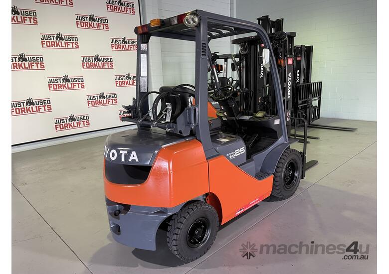 caption 2015 TOYOTA 32-8FG25 4500-FSV 3 STGAE CONTAINER ENTRY