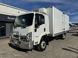 2017 Isuzu FSR 140 260  4x2 Refrigerated Pantech (8plt) - picture0' - Click to enlarge
