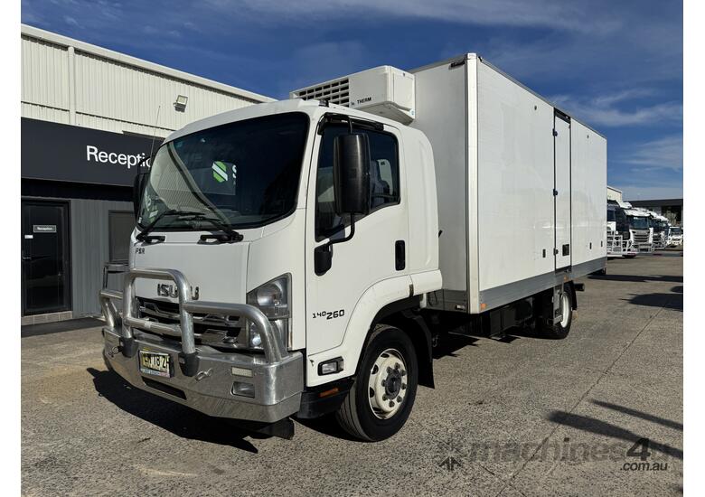 caption 2017 Isuzu FSR 140 260 4x2 Refrigerated Pantech (8plt)