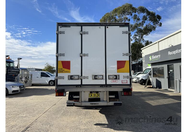 caption 2017 Isuzu FSR 140 260 4x2 Refrigerated Pantech (8plt)