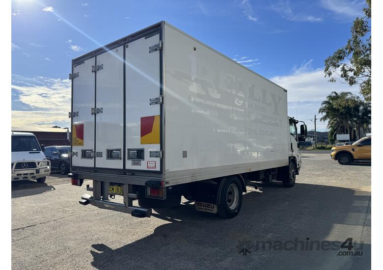caption 2017 Isuzu FSR 140 260 4x2 Refrigerated Pantech (8plt)