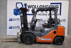 Wollongong Forklift: Toyota 2.5T LPG, 3-stage container mast with rotator, 4.3m lift!