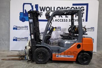 Wollongong Forklift: Toyota 2.5T LPG, 3-stage container mast with rotator, 4.3m lift!
