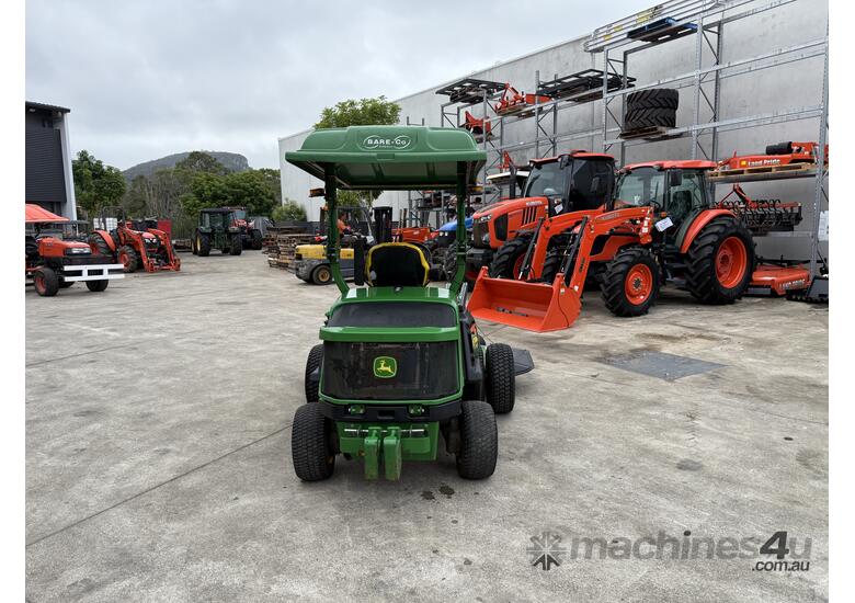 caption John Deere 1570 TerrainCut Front Mower
