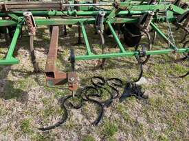 Trailing John Deere 40'chisel plough - picture1' - Click to enlarge