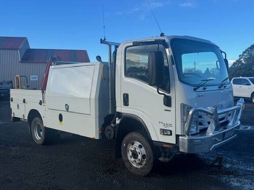 caption 2021 Isuzu NPS 75-155 AMT Vehicles
