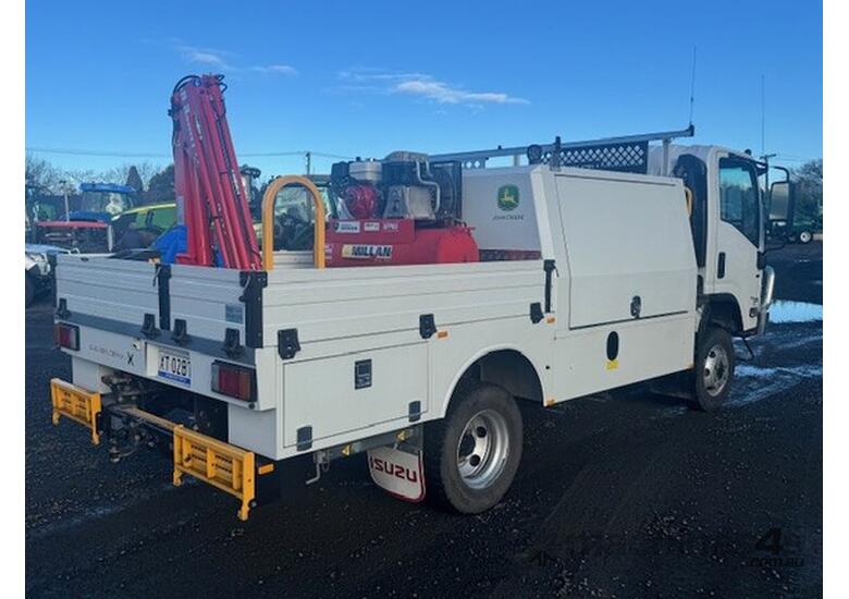 caption 2021 Isuzu NPS 75-155 AMT Vehicles