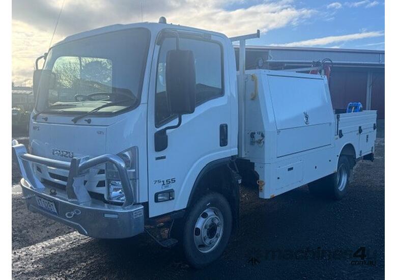 caption 2021 Isuzu NPS 75-155 AMT Vehicles