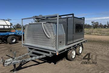 LAND SNOOZER CAMPER TRAILER