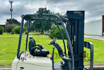 CROWN SC5200 ELECTRIC FORKLIFT 6M CONTAINER MAST (RARE) CROWN SC5200 ELECTRIC FORKLIFT 6M CONTAINER MAST (RARE)