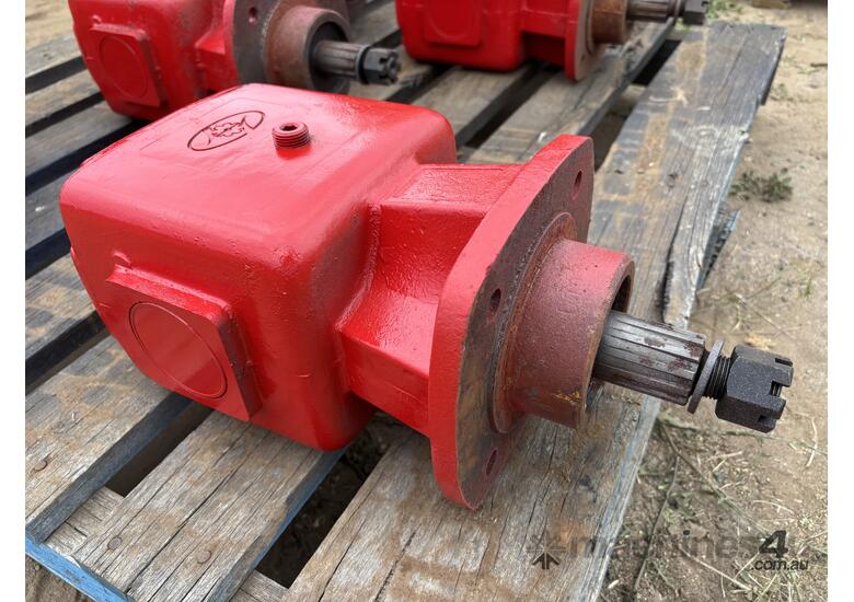 caption 1 x New Slasher Gear Box
