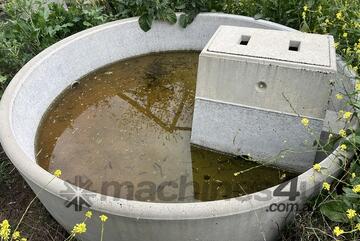 ROUND TROUGH #2 - Approx. 2000L