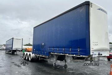 2022 Maxitrans Tri Axle Drop Deck Curtainsider A/B Combination