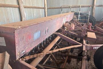 International   511 COMBINE