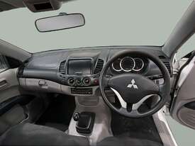 2013 Mitsubishi Triton 4x2 GL Single Cab Petrol (Manual) (Corporate vehicle) - picture2' - Click to enlarge