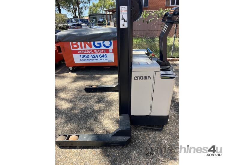 Crown 25WRTL-150 Electric Walkie Reach Stacker Forklift 1130kg Capacity 3800mm Lift