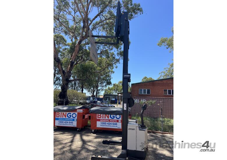 Crown 25WRTL-150 Electric Walkie Reach Stacker Forklift 1130kg Capacity 3800mm Lift