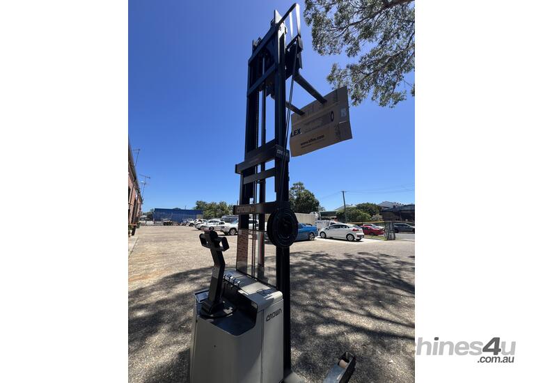 Crown 25WRTL-150 Electric Walkie Reach Stacker Forklift 1130kg Capacity 3800mm Lift