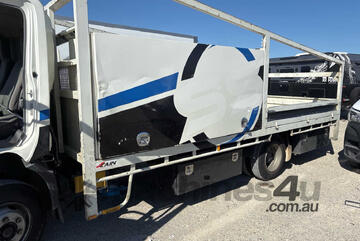 Hino 2021   300 series Tray