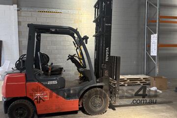 Counterbalance Forklift Toyota 2.5 t LPG 2020 build