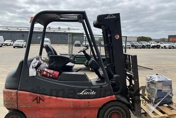 2006 Linde E25 Electric Forklift with charger