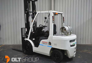 Nissan 3.5 Tonne Forklift - Only 2470 Hours! Heavy Duty Fork Positioner - LPG - Excellent Condition