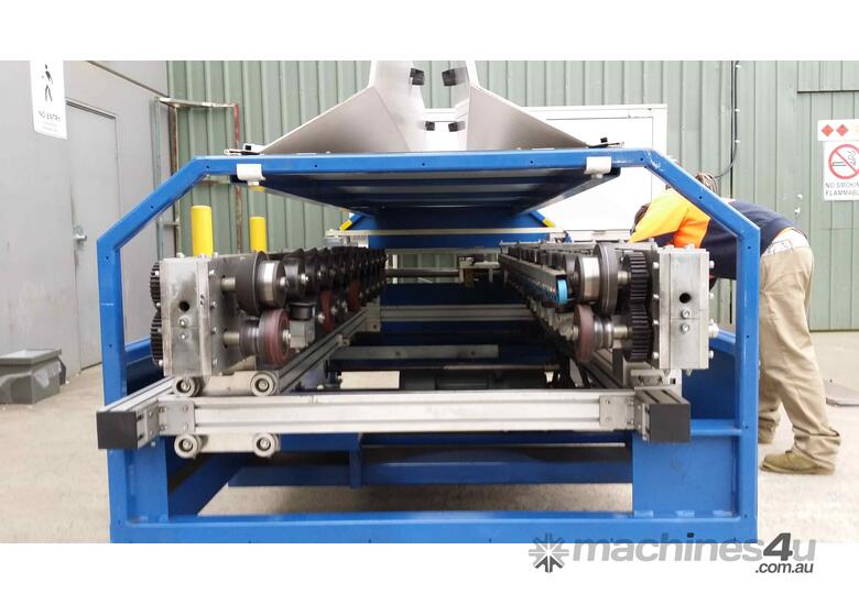 used-2009-quadro-roll-forming-machine-for-the-cladding-roofing-roll