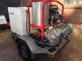 28 hp trailer mount pressure washer for hire - picture1' - Click to enlarge