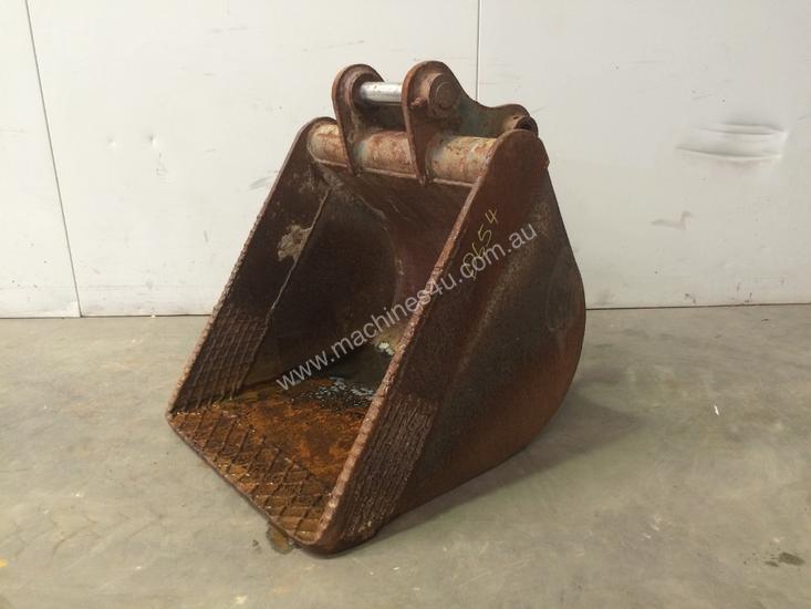 caption 600MM GUMMY DIGGING BUCKET SUIT 4-6T EXCAVATOR D654
