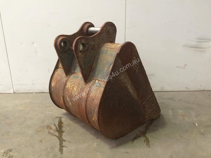 caption 600MM GUMMY DIGGING BUCKET SUIT 4-6T EXCAVATOR D654