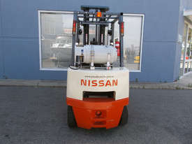 NISSAN LPG 2500kg forklift with 6000mm three stage mast - picture1' - Click to enlarge