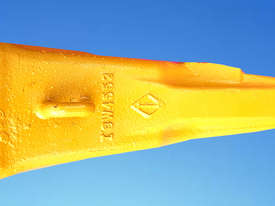 Brand new, un-used genuine CAT single shank ripper tip for D11 bulldozer - reduced from $450 - picture1' - Click to enlarge