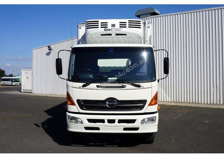 caption 2004 Hino GH (6x2) 12 Pallet Refrigerated Truck