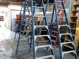 Bailey Fibreglass & Aluminum Step Ladder 3.0 Meter Double Sided Industrial 150 kg SWL - picture0' - Click to enlarge