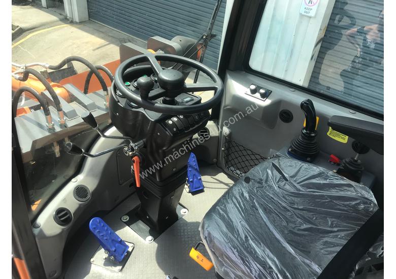 caption NEW 2019 - 6.3T Wheeled Loader YX838