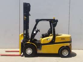 Used 5T Diesel Counterbalance Forklift - picture2' - Click to enlarge
