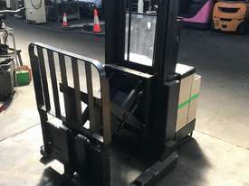 Crown 30WRTL102 Forklift - picture0' - Click to enlarge