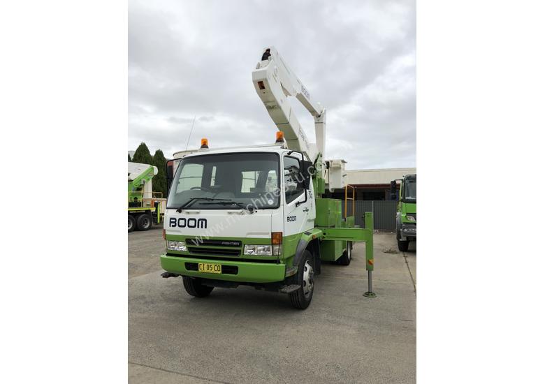 caption 2006 MITSUBISHI FIGHTER 7.0 WITH 2007 SHERRIN TRAVEL TOWER