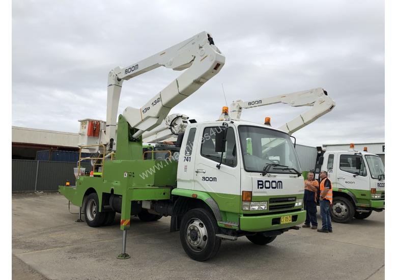 caption 2006 MITSUBISHI FIGHTER 7.0 WITH 2007 SHERRIN TRAVEL TOWER