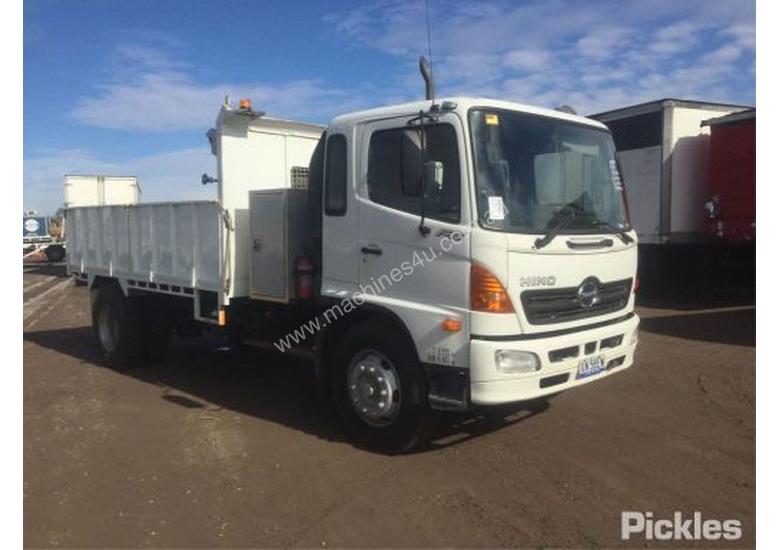 caption 2006 Hino Ranger FG1J
