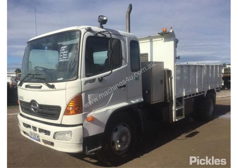 caption 2006 Hino Ranger FG1J