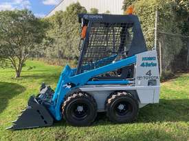 Toyota Husky 4SDK4 Skid Steer - picture0' - Click to enlarge