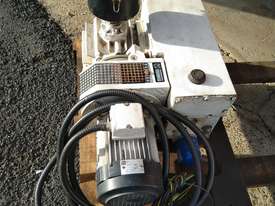 VACUUM PUMP.  Clean unit in very good condition - picture1' - Click to enlarge
