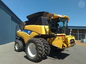 New Holland CR9080 & 45 FT Macdon Front - picture0' - Click to enlarge