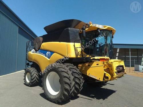 New Holland CR9080 & 45 FT Macdon Front
