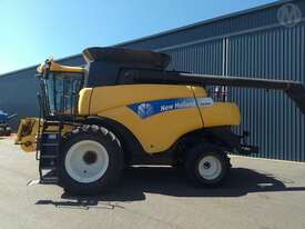 New Holland CR9080 & 45 FT Macdon Front - picture2' - Click to enlarge