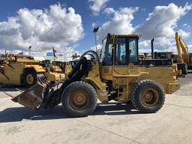 Caterpillar IT24F Loader - picture2' - Click to enlarge