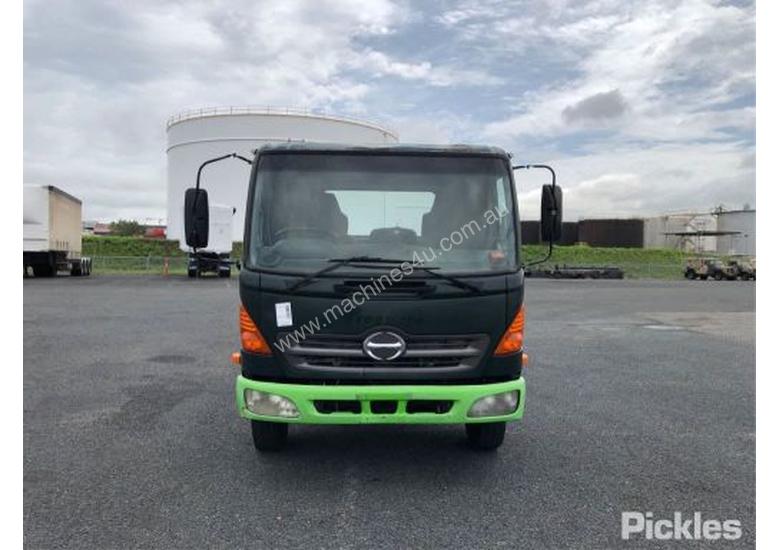 caption 2005 Hino FC4J